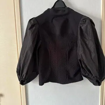 FRAY I.D 세련된 상의 19000엔