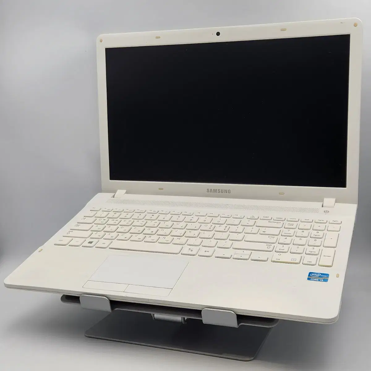 삼성 15인치 노트북 NT270E5G i3 8GB 256GB 방전제품