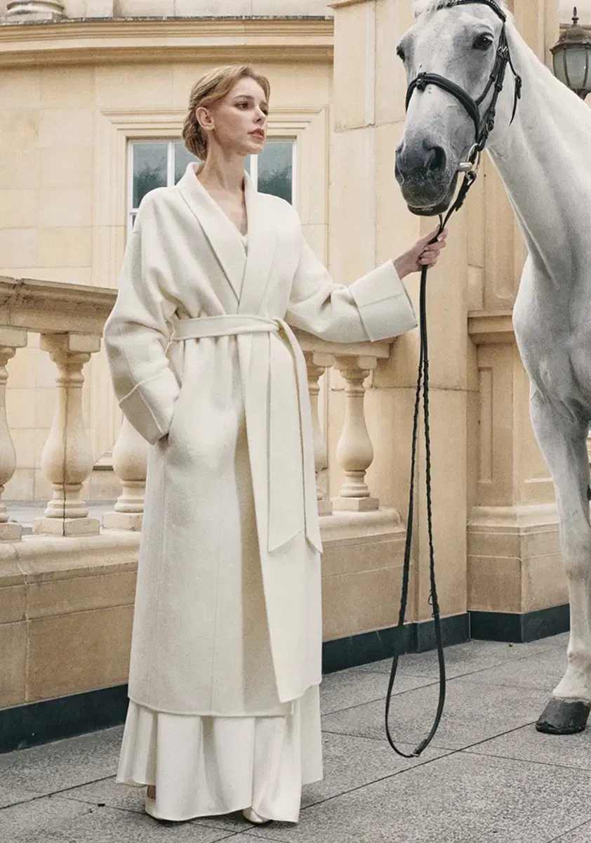 GraceU Dami Coat (2023 version) M-L, Free muffler