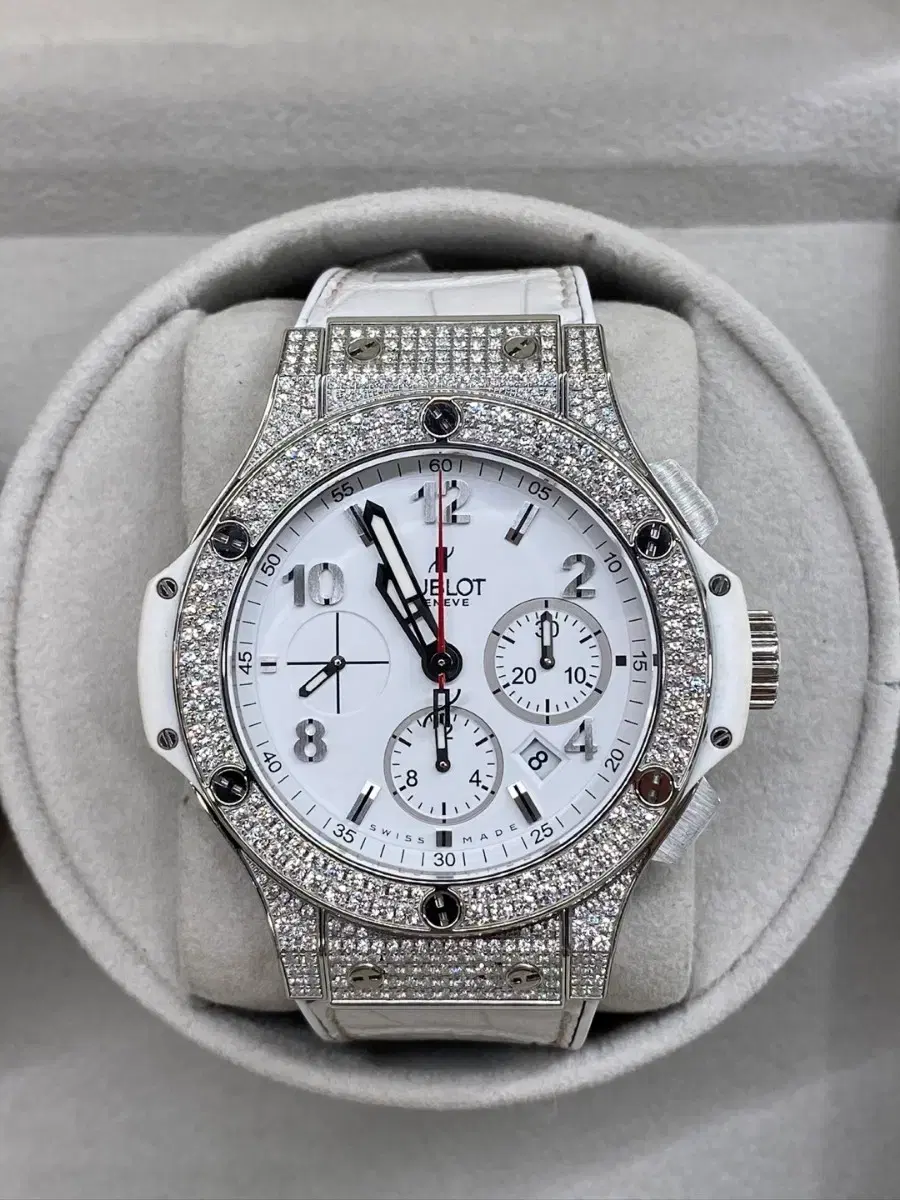 Hublot Big Bang White Pave dia 44mm