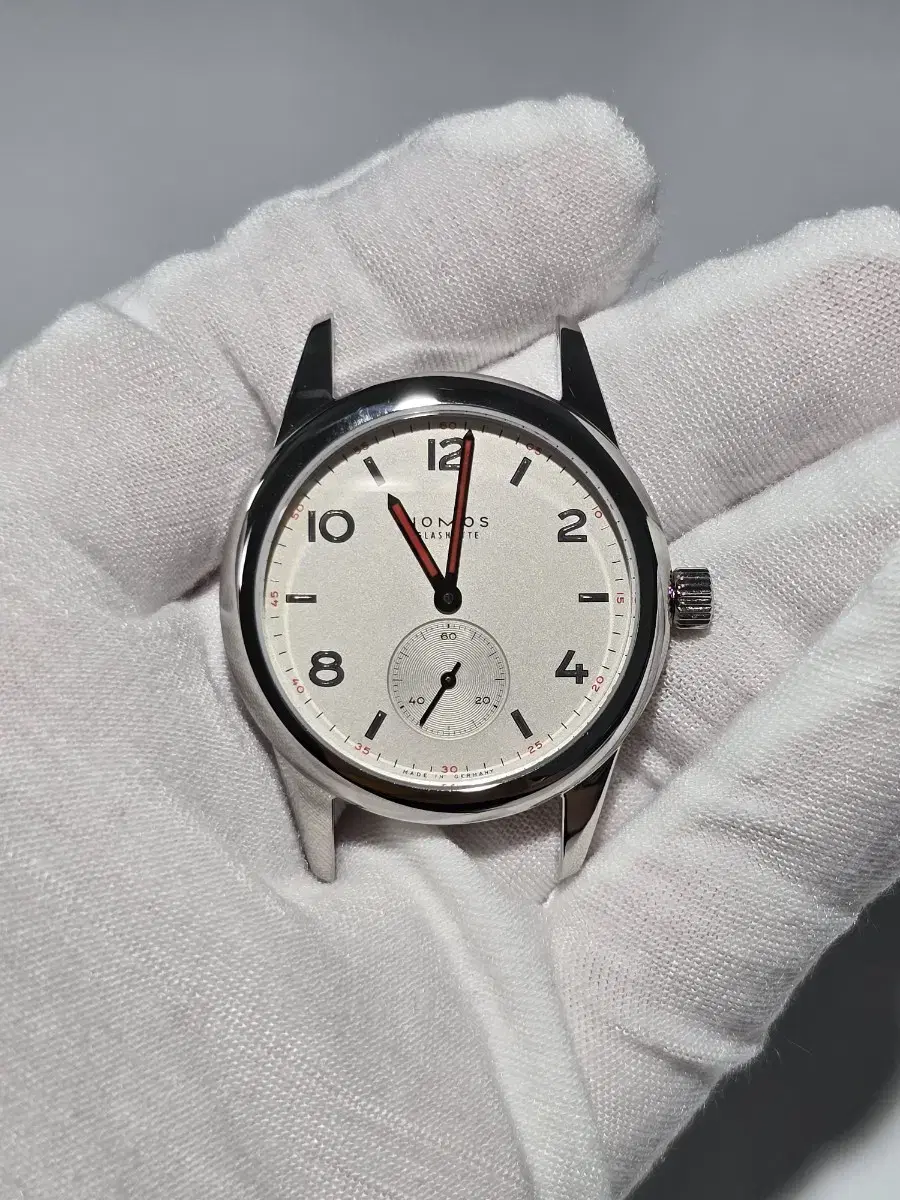 Nomos Club April 2025
