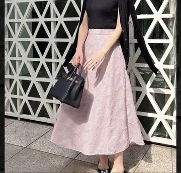 고베 레터스 오카베 아유미 씨 콜라보 플라워 자카드 플레어 스커트 핑크