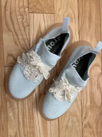 그라운즈 스니커즈