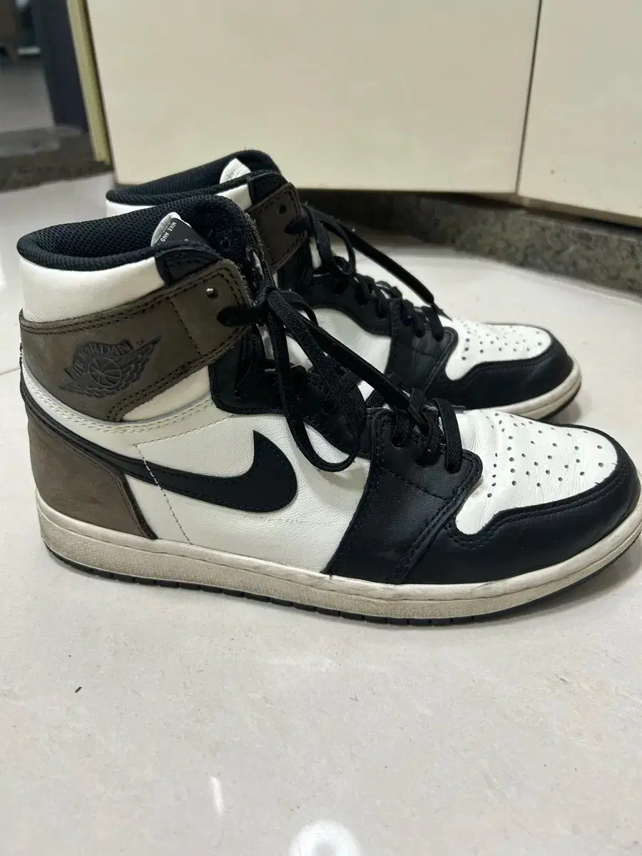 Jordan 1 Black Mocha Retro High OG