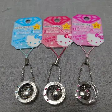 헬로키티 흔들흔들 생일 스트랩 3종 묶음 판매!