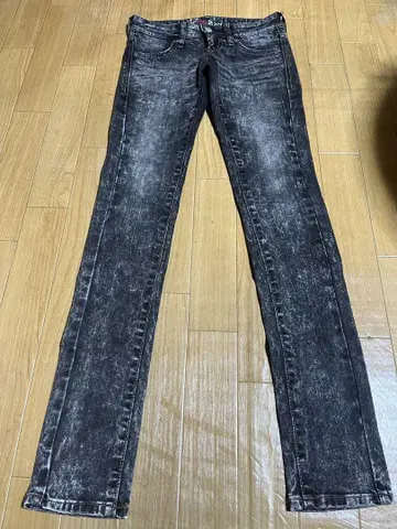EDWIN과 FIORUCCI의 콜라보 청바지 24