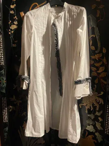 스나오쿠와하라 화이트 셔츠 겉옷