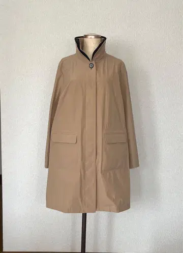 벨루치 베이지 트렌치코트 스탠딩 칼라