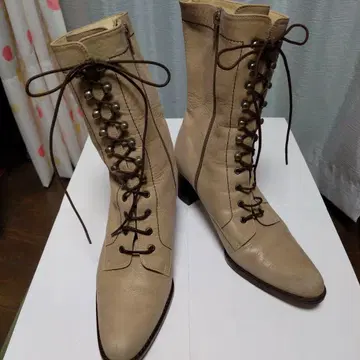 베이지 레이스업 부츠 사이드 지퍼 부착