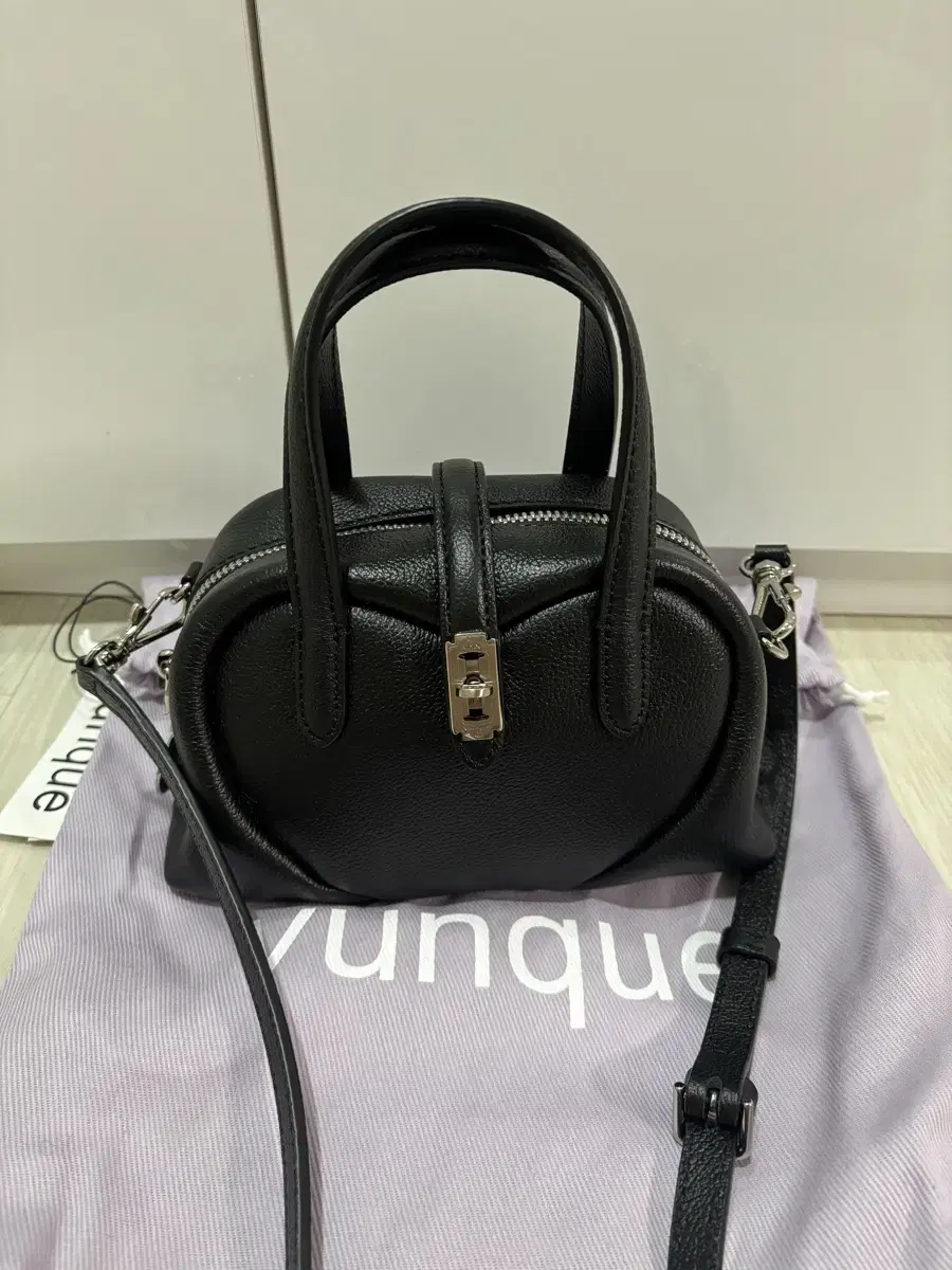 Vunque Talk Love Tote Piccolo Black