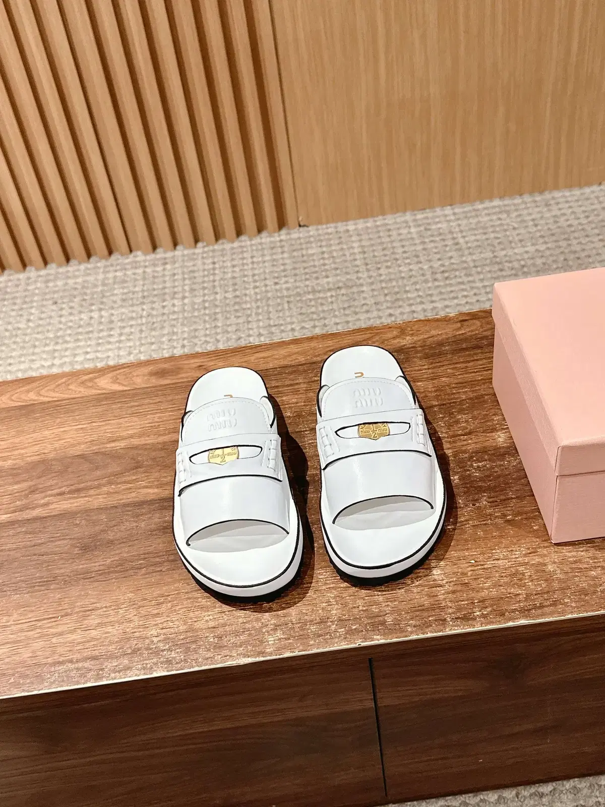 2025년 신모델 Miumiu 미우미우 코인샌들