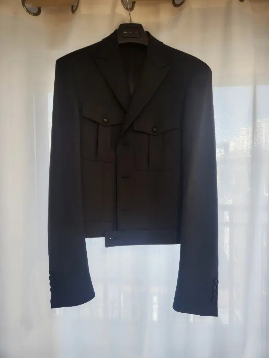 Selling Kanghyuk Crop Jacket Blazer