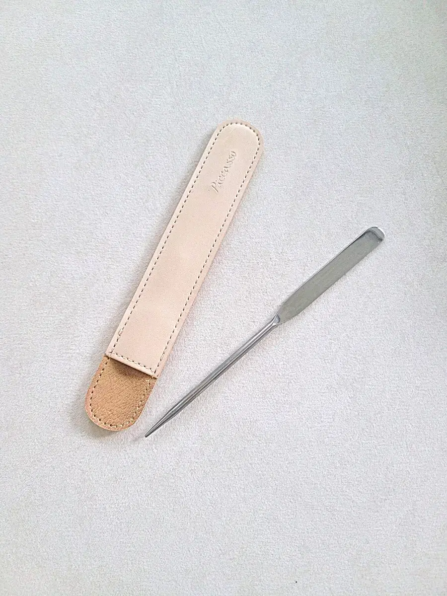 Picasso Foundation Makeup Spatula