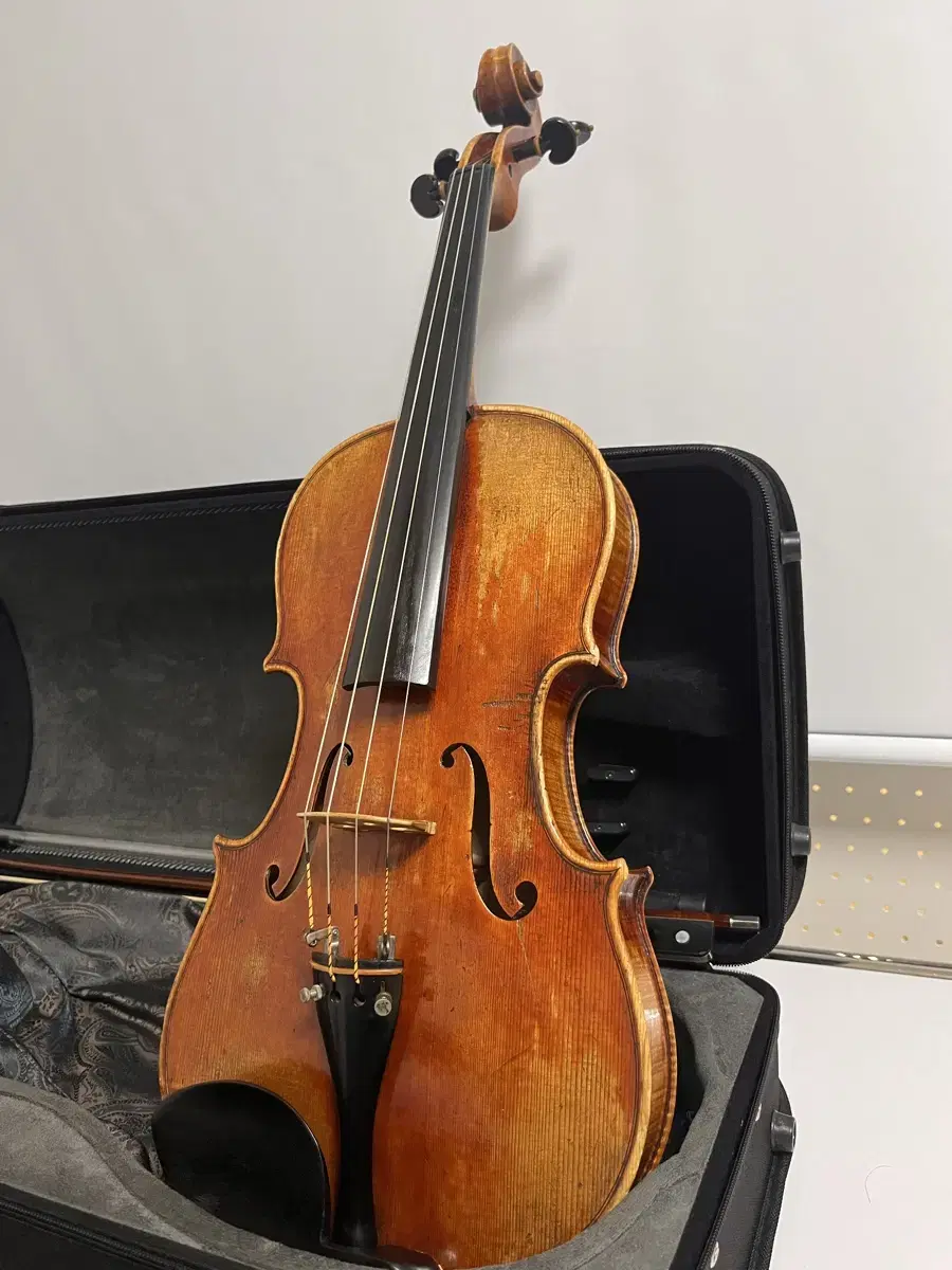 I am selling my viola that I have cherished for a long time.