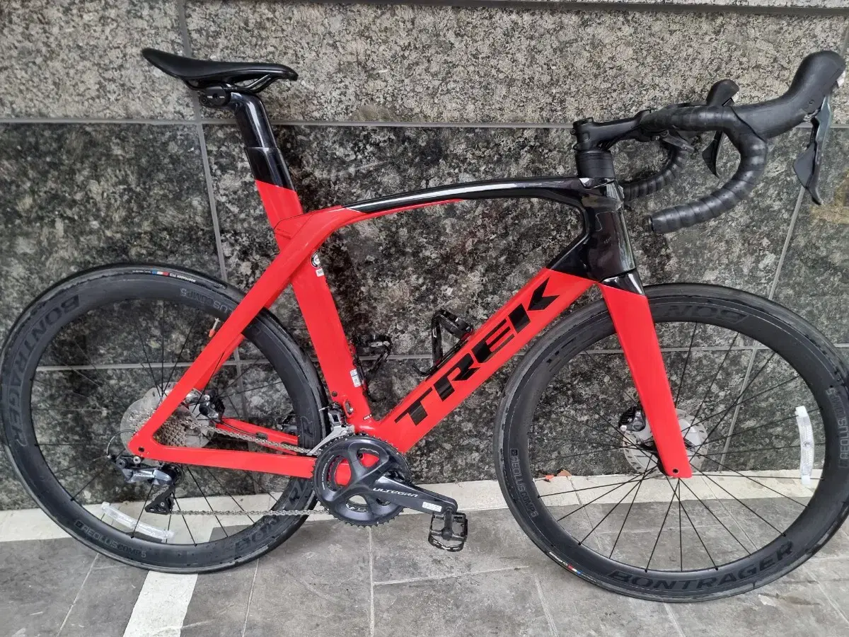 Like New Trek Madone SL6 Disc Road Bike, Size 58