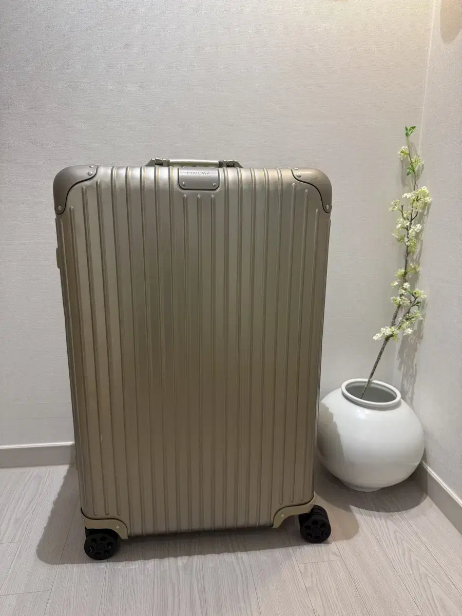 Rimowa Original Check-In L Titanium Gold
