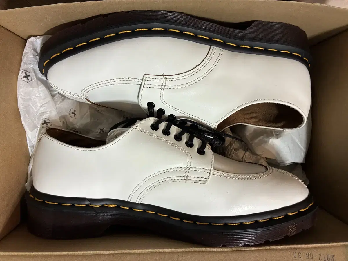 Dr. Martens Vintage Smooth New Product 250