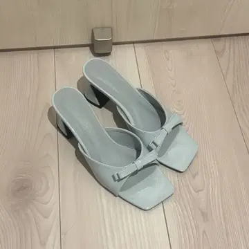 리본 포함 샌들