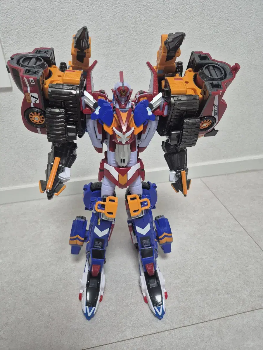Tobot V 6-stage Combination Universe's Strongest Master V