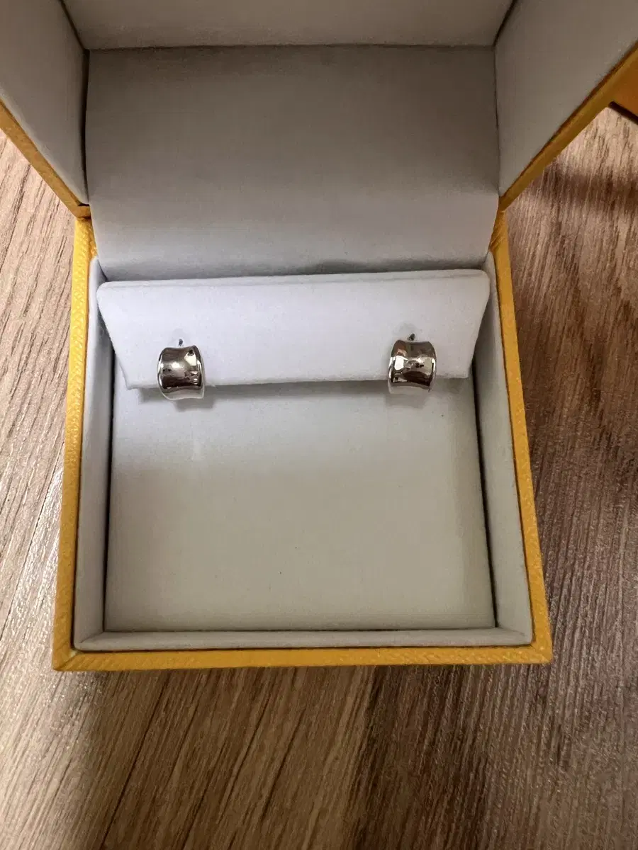 Rose d'Or Moirardin One-Touch Earrings nina
