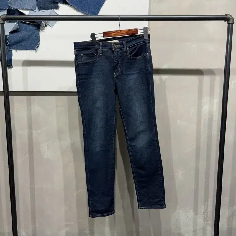 (28 inches) Levi's 312 Women's Shaping Slim Span Dark Blue jin Jeans Denim Pants