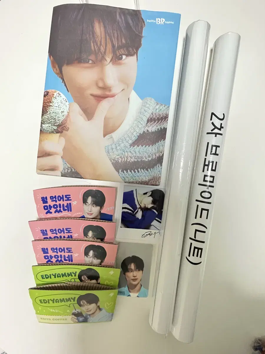 Byeon wooseok Idiyacoffee poster cup holder Baskin-Robbins paper bag Paldo Physiogel