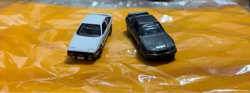 토미카 머리글자 D AE86과 R32GTR