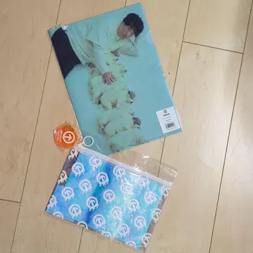 OKAZAKI TAIKU 클리어 파일과 키링 및 파우치