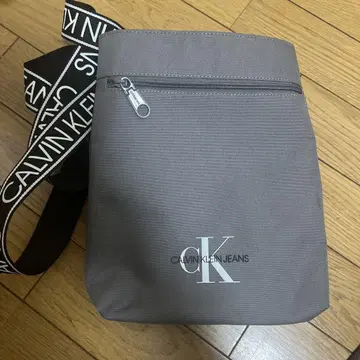 CALVIN KLEIN JEANS 사선 가케 숄더백