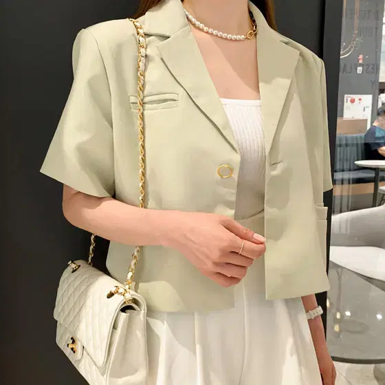 연카키 카라 원버튼 반팔 어깨패드 세미 크롭 모히또 자켓