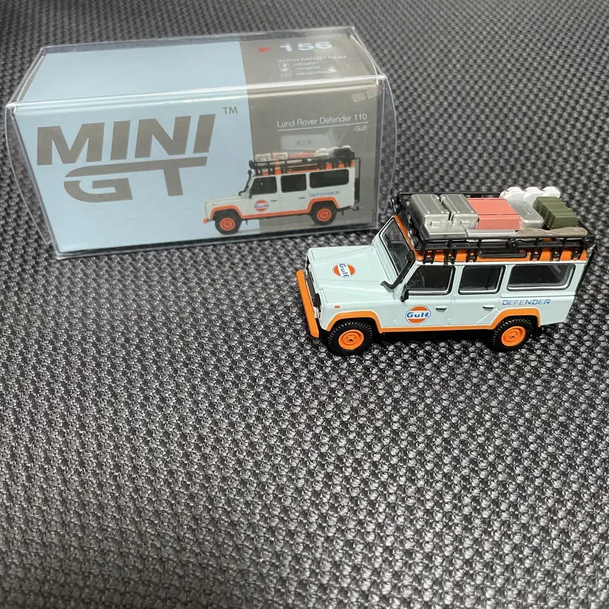 Mini GT (156) 1:64 Land Rover Defender 110 Gulf unsealed