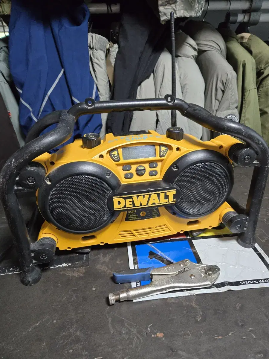 US Military Dewalt Radio Charger