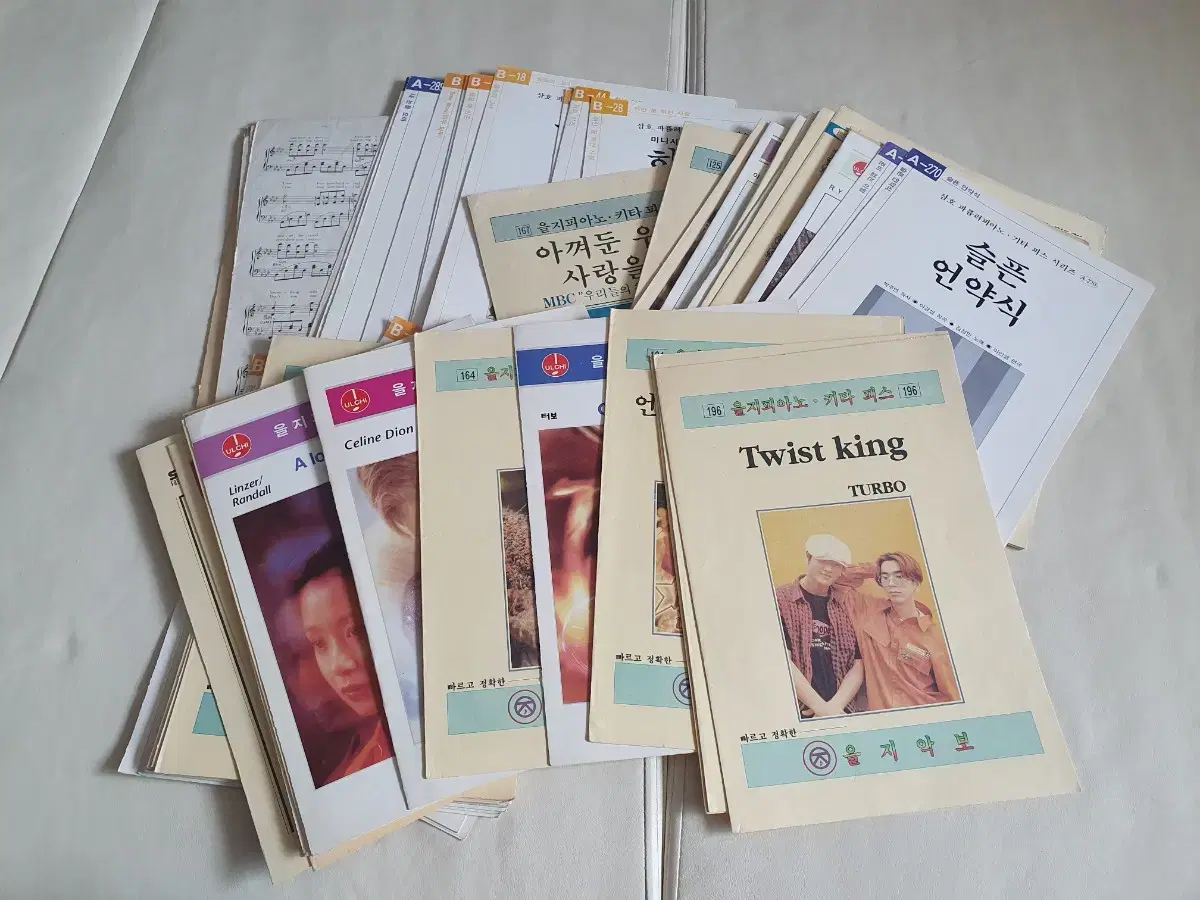 Old piano sheet music collection of 69 (Eulji Music, Samho, etc.)