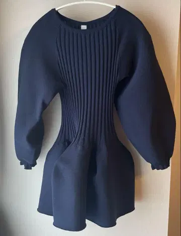 CFCL POTTERY LONG SLEEVE FLARE TOP 네이비