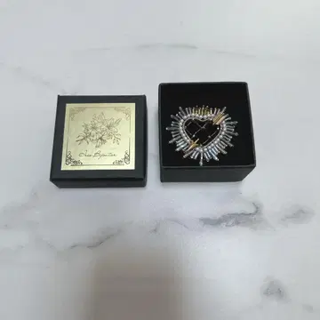 Iris Bijoutier 아이리스 비쥬티에 리타니 브로치