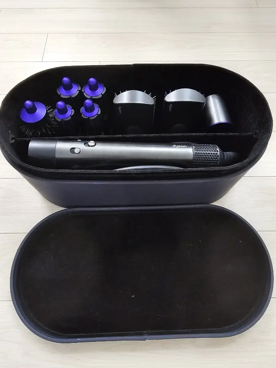 Dyson Airwrap Black Purple