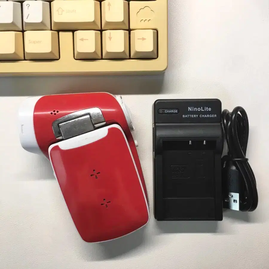 【P2019】 SANYO Xacti DMX-CG9 サンヨー ザクティ Amazon | SANYO デジタルムービーカメラ Xacti (ザクティ) DMX-CG9