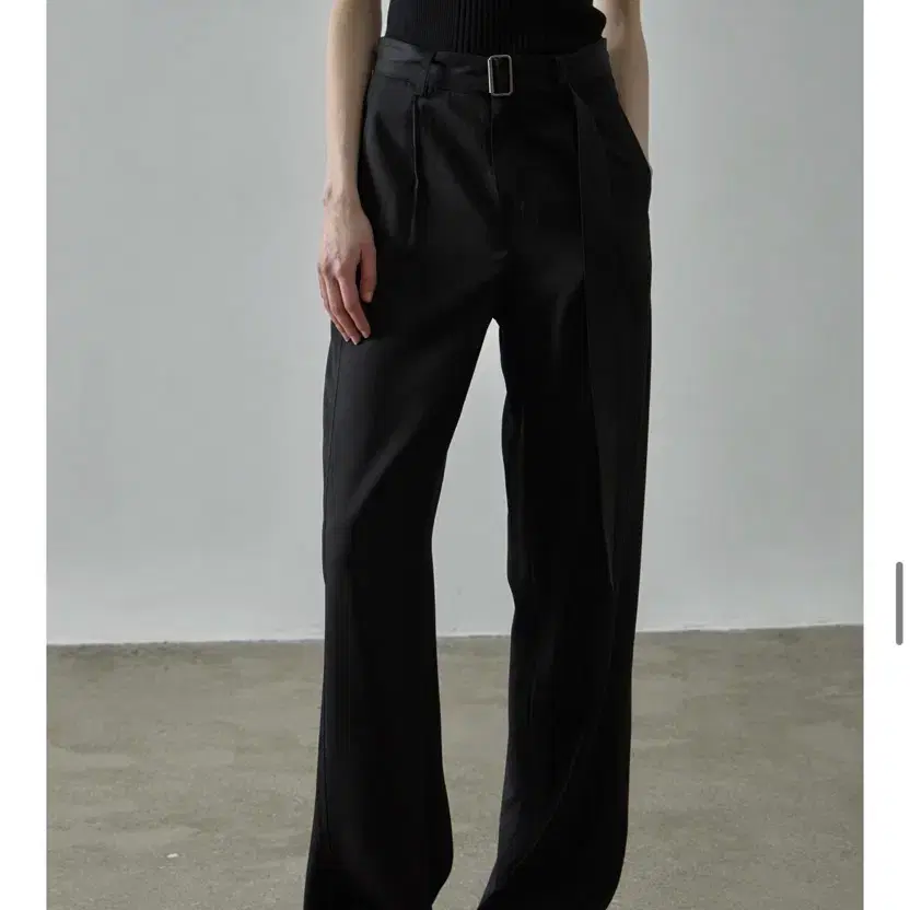 FACADE PATTERN ♥ Belted Curved Pants / 追跡付 Facade Pattern Belted Curved Pants on Bunjang Global Site.