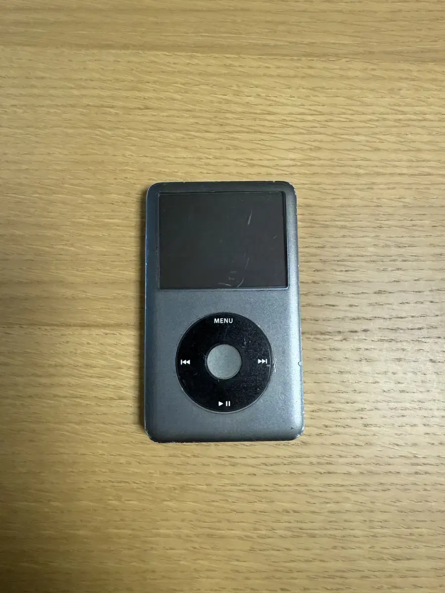 iPod Classic 120GB / Bang & Olufsen A8 Earphones