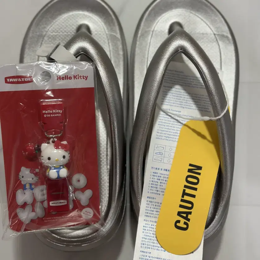 [TAW&TOE X SARIO] / ☆ HELLO KITTY Tag Set / 24-25 SIZE W Taw&Toe x Sanrio Flip Flop Zerovity Plumpy Hello Kitty