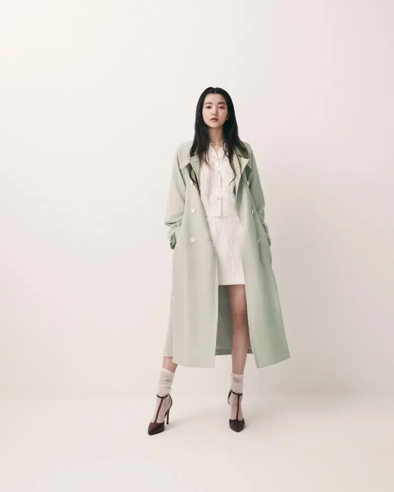 It Misha kim taeri wearing trench coat size 44 new product with tag