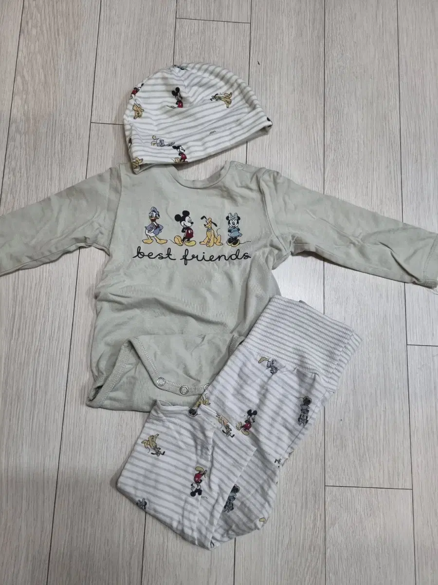 H&M Disney Bodysuit Set