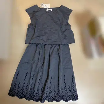 미사용 새상품 키드 블루 샴브레이 자수 원피스