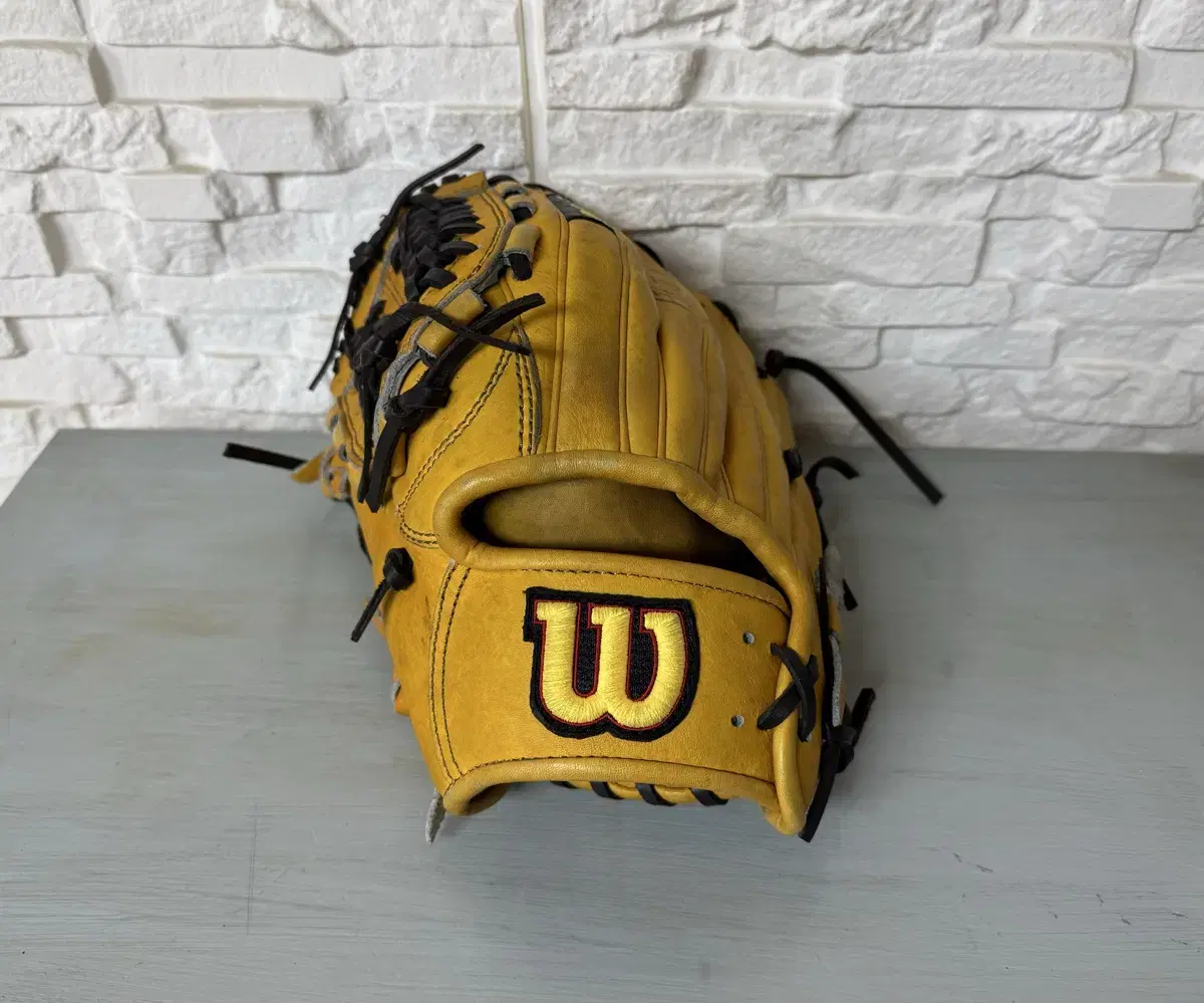 Wilson Pro Staff Left Throw All-Around 12-inch Baseball Glove