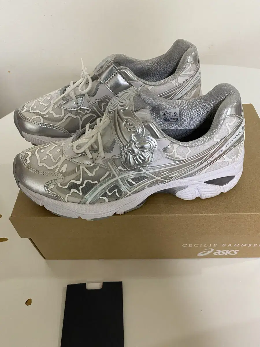 Asics Cecilie vahn 230 Like New