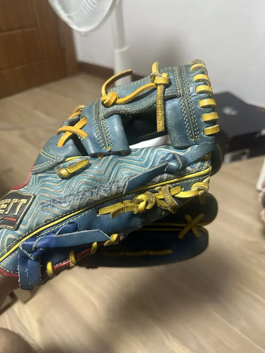 Zett Baseball Glove