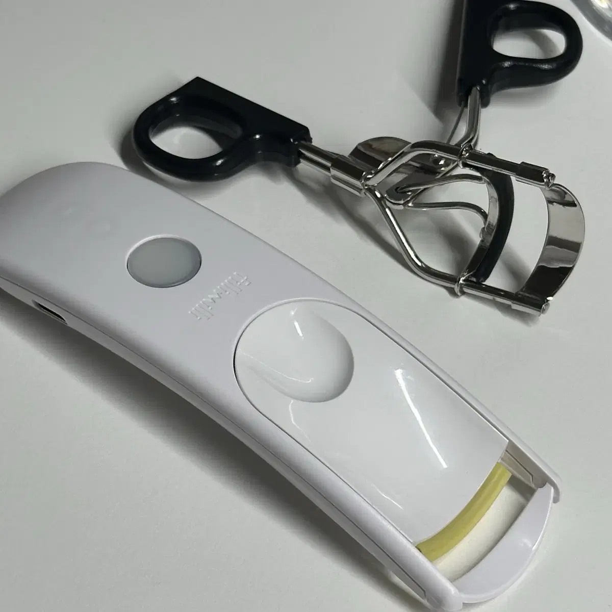 Bulk) Fillimilli Heating Eyelash Curler (Rechargeable) Laneige Eyelash Curler