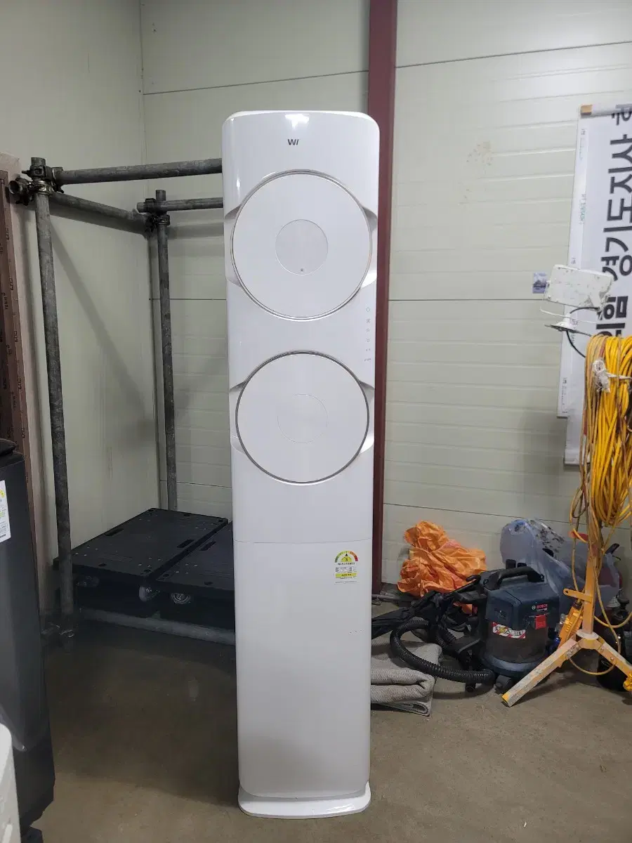 Free shipping and installation Winia Stand Air Conditioner Basic installation fee included, manufactured in 2019.7
