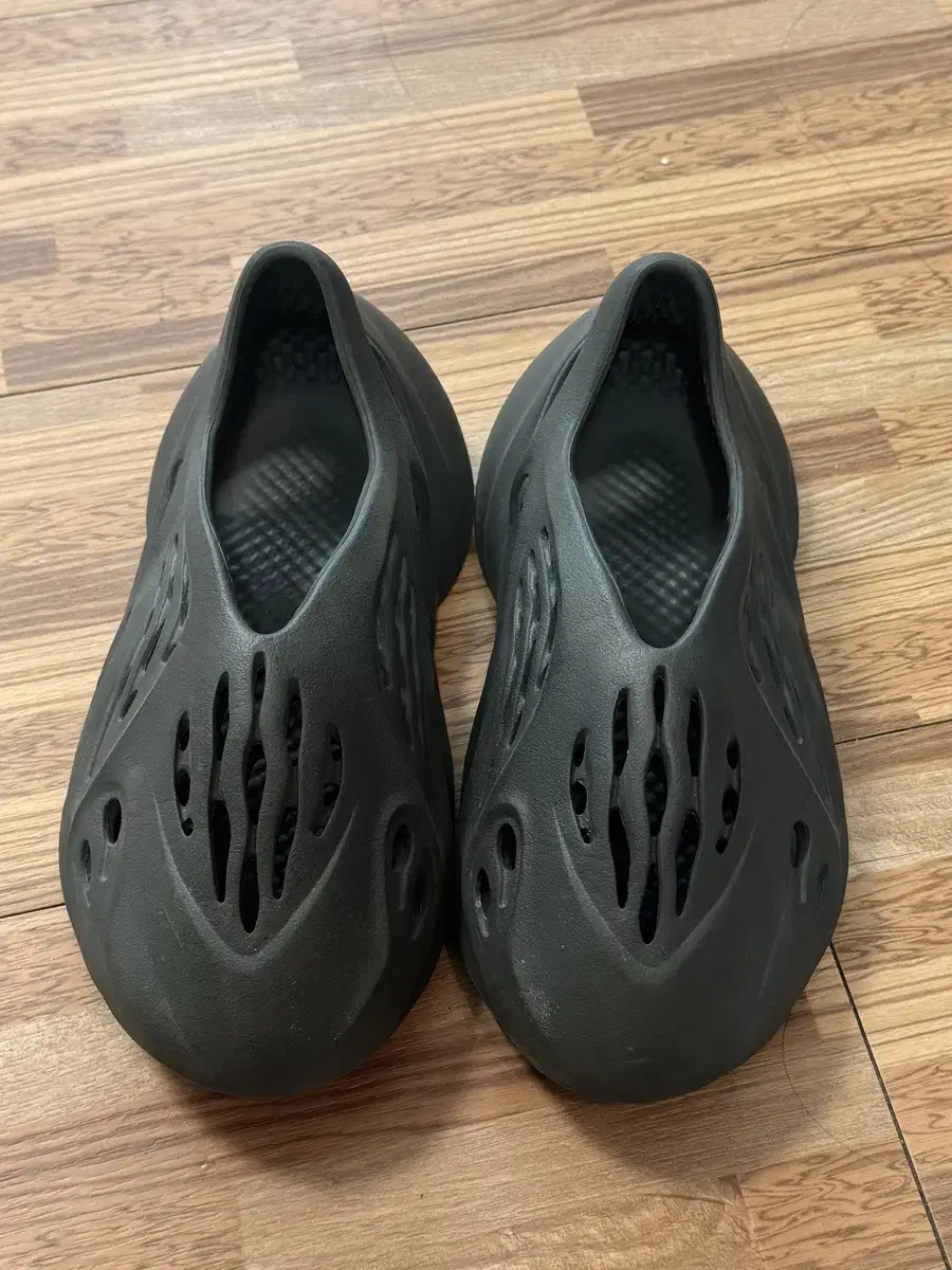Adidas e.ji Foam Runner