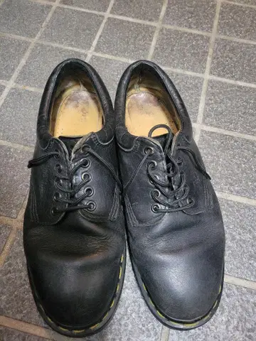 Dr.Martens/닥터마틴 3홀 27.5